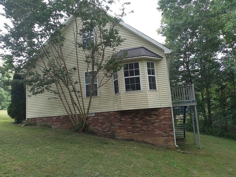 894 Ford Rd, White Bluff, TN 37187