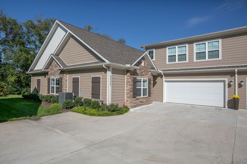 2232 Stonecenter Ln, Murfreesboro, TN 37128