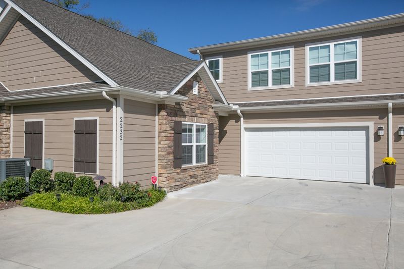 2232 Stonecenter Ln, Murfreesboro, TN 37128