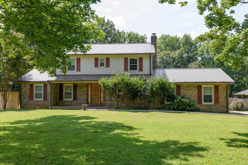 130 Tulip Poplar Dr, La Vergne, TN 37086