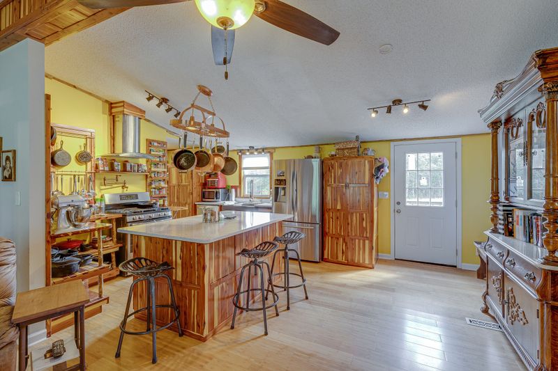 4829 Cole Bend Rd, Columbia, TN 38401