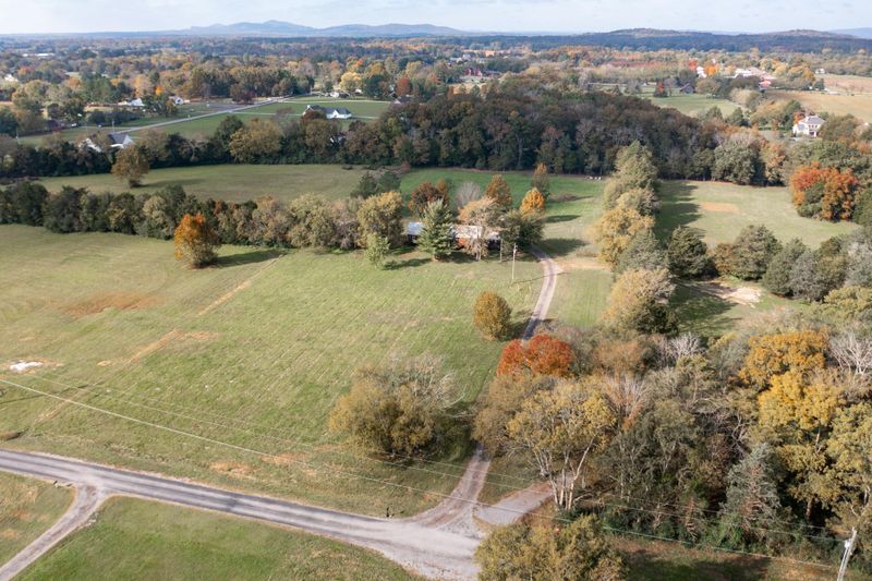 818 River Barfield Rd, Murfreesboro, TN 37128