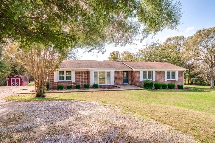 2148 Double Branch Rd, Columbia, TN 38401