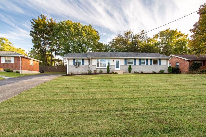 1910 Pinehurst Dr, Nashville, TN 37216