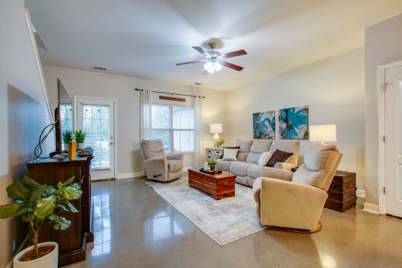 5425 Perlou Ln, Murfreesboro, TN 37128