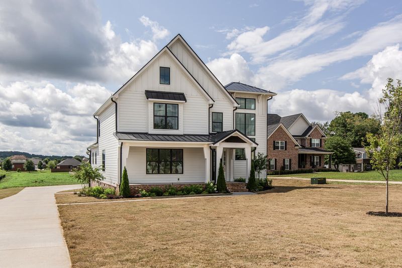 1502 Shalom St, Murfreesboro, TN 37128
