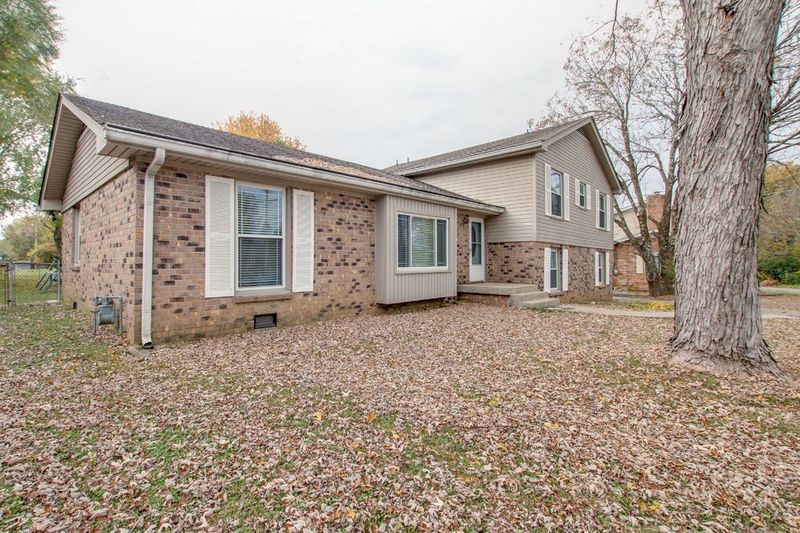 129 Clearlake Dr E, Nashville, TN 37217