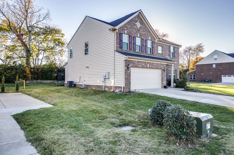 1602 Oak Dr, Murfreesboro, TN 37128