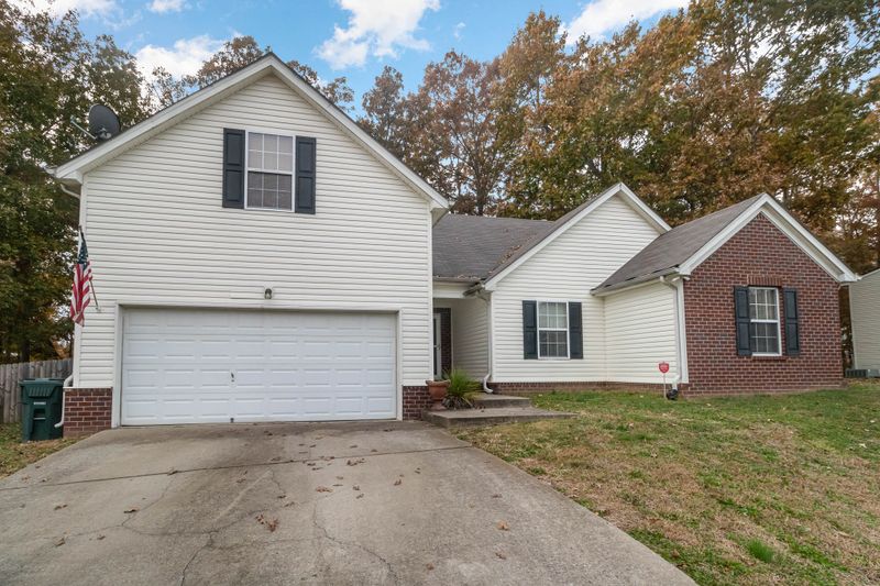 1106 Hickory Pointe, Dickson, TN 37055