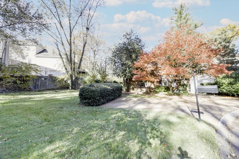 136 Longwood Pl, Nashville, TN 37215