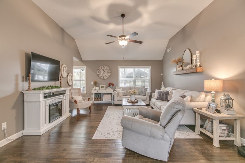 2803 Dusenburg Dr, Christiana, TN 37037