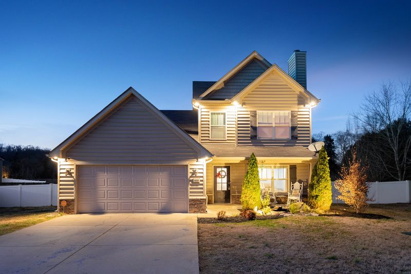 1008 Bluecreek Cir, Murfreesboro, TN 37129