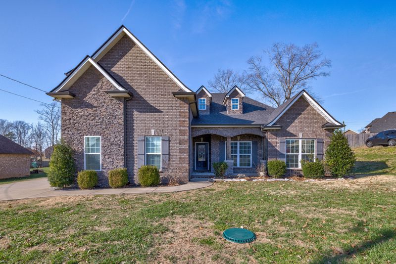 1016 Delta Arthur Dr, Murfreesboro, TN 37129