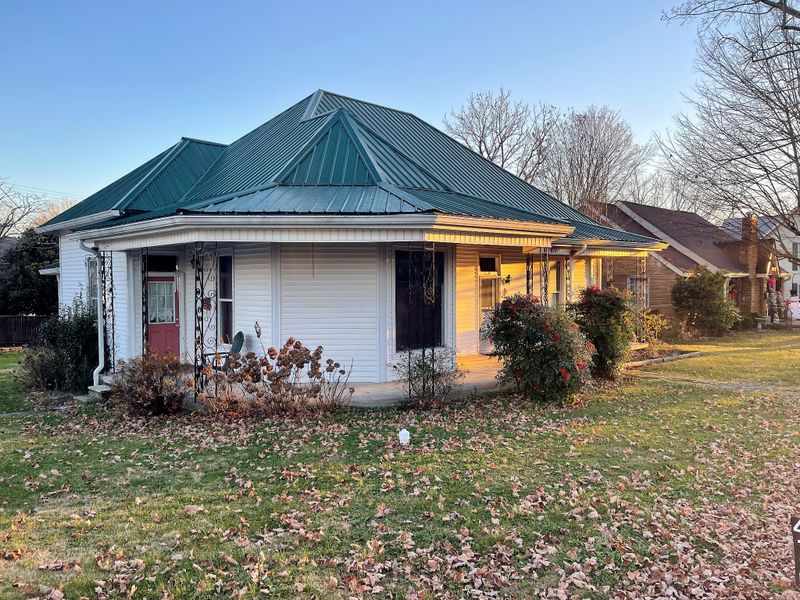 411 Center Ave, Dickson, TN 37055