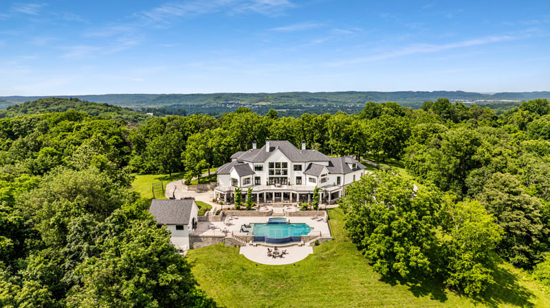 8382 Collins Rd, Nashville, TN 37221