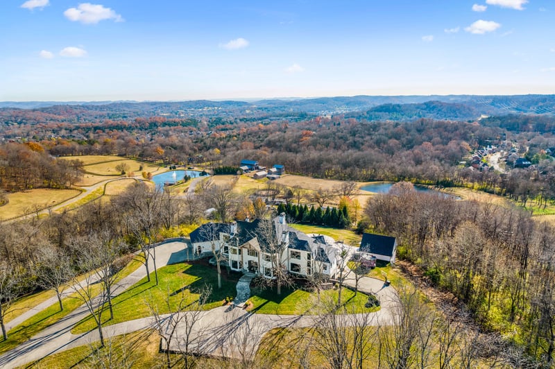 8382 Collins Rd, Nashville, TN 37221