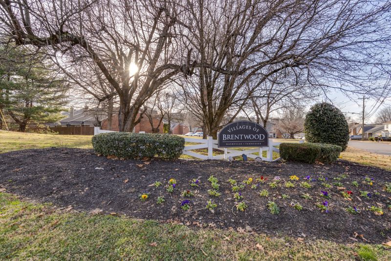 345 Yorkshire Cir, Nashville, TN 37211