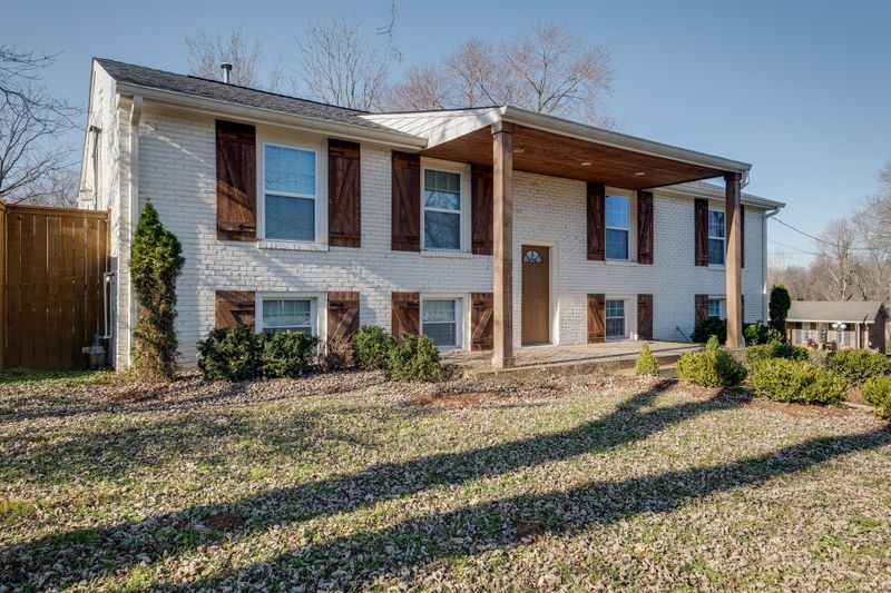 832 Roseview Dr, Nashville, TN 37206