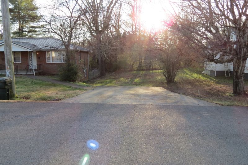310 W Chestnut St, Dickson, TN 37055