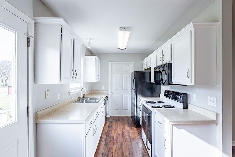 6712 Leipers Creek Rd, Columbia, TN 38401