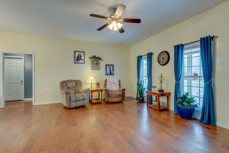 8990 New Chapel Rd, Springfield, TN 37172
