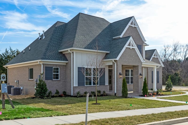800 Regimental Dr, Hermitage, TN 37076