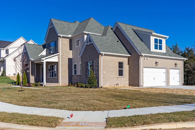 800 Regimental Dr, Hermitage, TN 37076