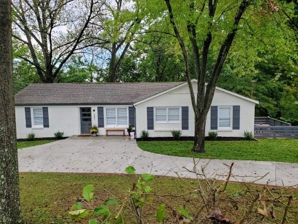 247 Hickorydale Dr, Nashville, TN 37210
