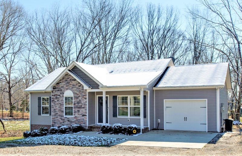 1058 Lewis Rd, Burns, TN 37029