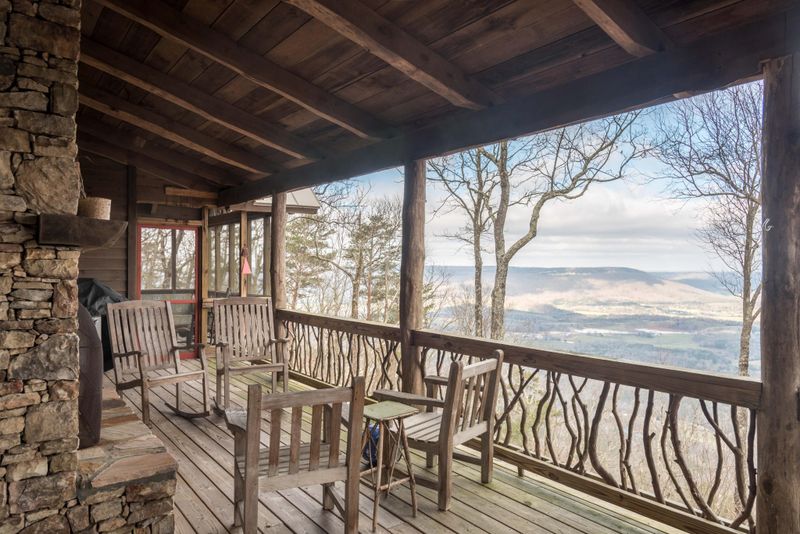 309 Crook View Rd, Menlo, GA 30731