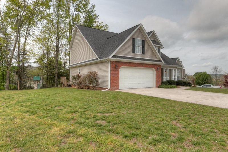 352 Blue Heron Dr, Ringgold, GA 30736