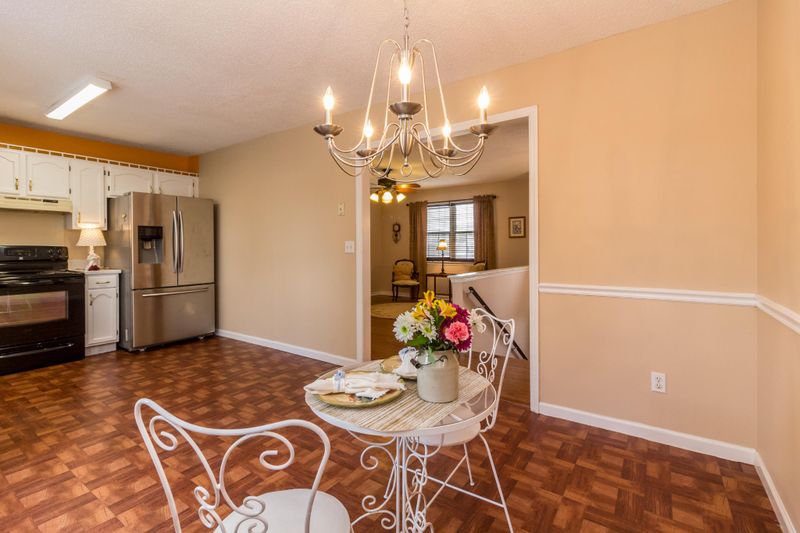 180 Cedar Tree Ln, Rossville, GA 30741