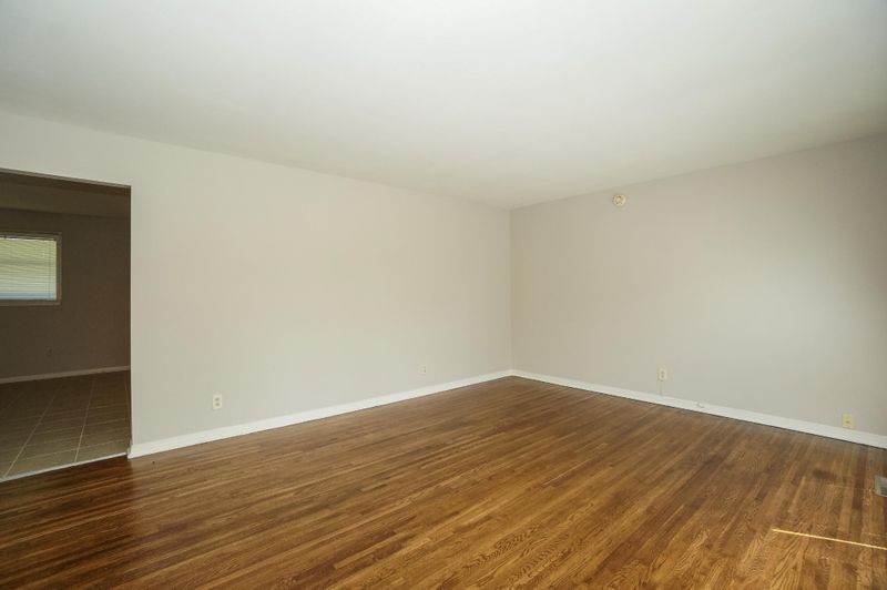1010 W Circle Dr, Rossville, GA 30741