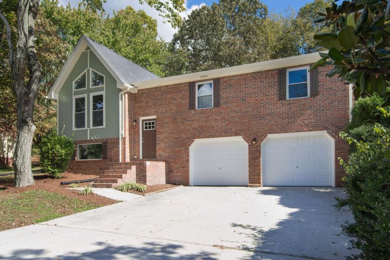 1924 Eric Dr, Rossville, GA 30741
