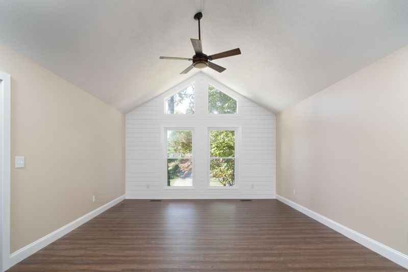 1924 Eric Dr, Rossville, GA 30741