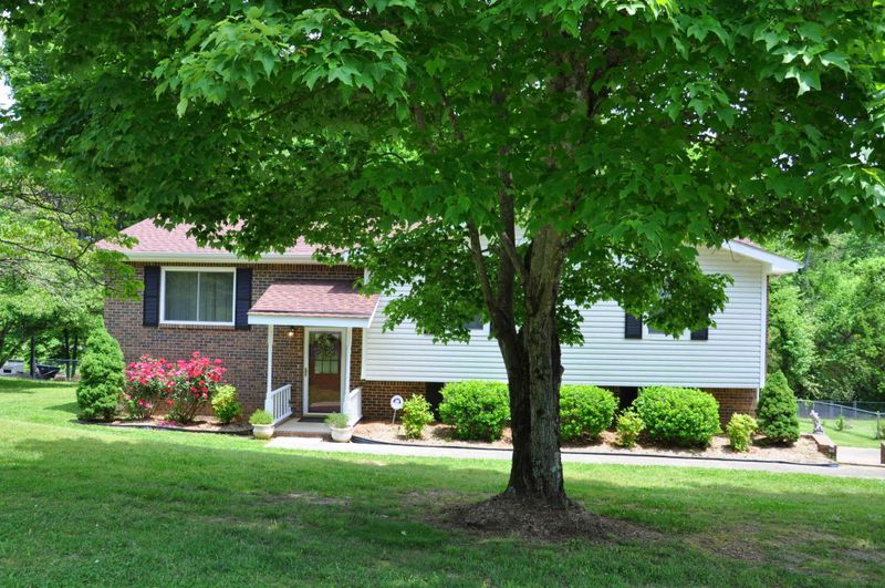 1934 Eric Dr, Rossville, GA 30741