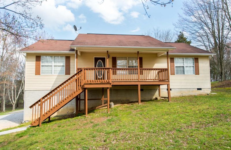 498 Pikes Dr, Trenton, GA 30752