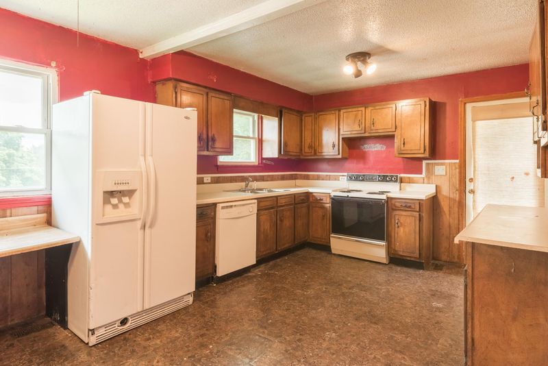 60 Hilltop Dr, Ringgold, GA 30736
