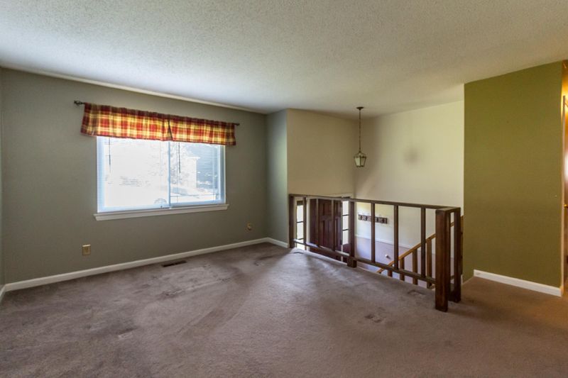 918 Crest Dr, Chickamauga, GA 30707
