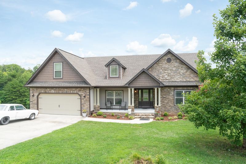 308 Ginger Lake Dr, Rock Spring, GA 30739