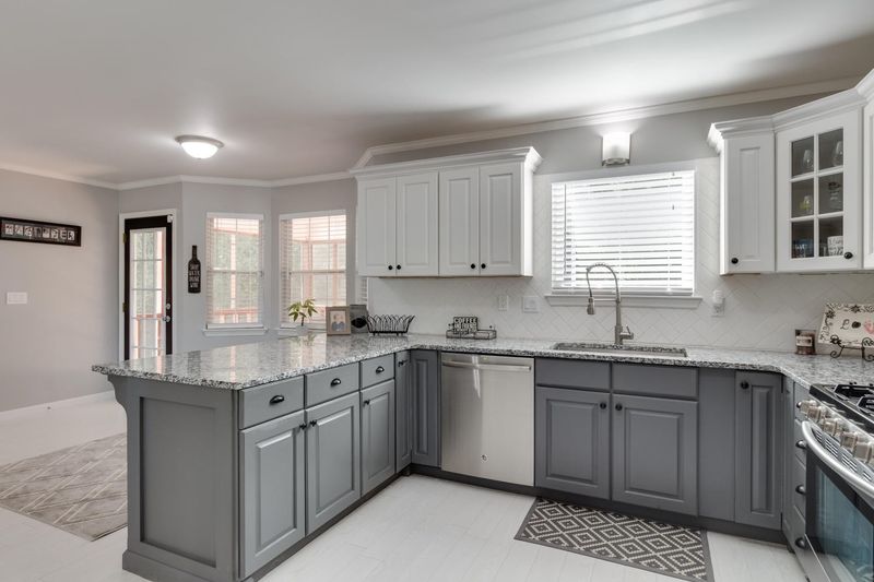940 Castleview Dr, Ringgold, GA 30736