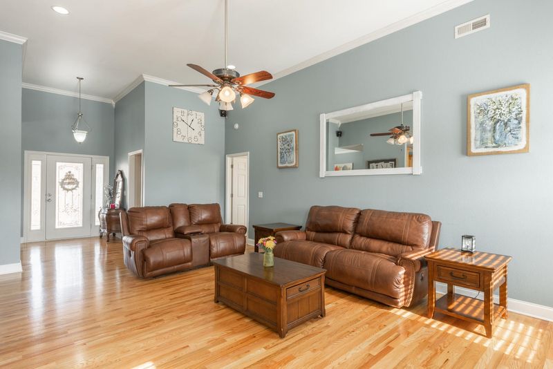 470 Kailors Cove Cir, Ringgold, GA 30736