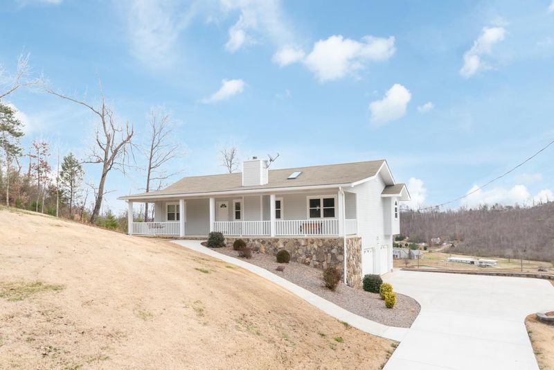 194 Council Ln, Ringgold, GA 30736