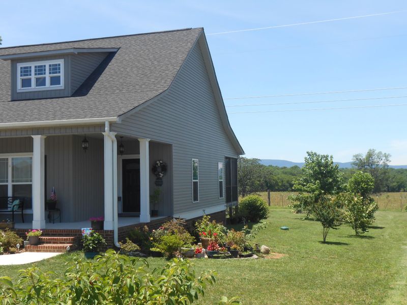 581 Quartz Dr, Chickamauga, GA 30707