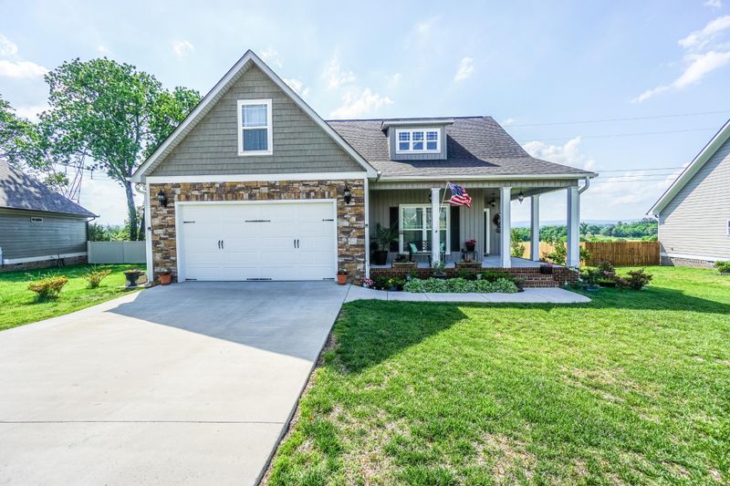 581 Quartz Dr, Chickamauga, GA 30707
