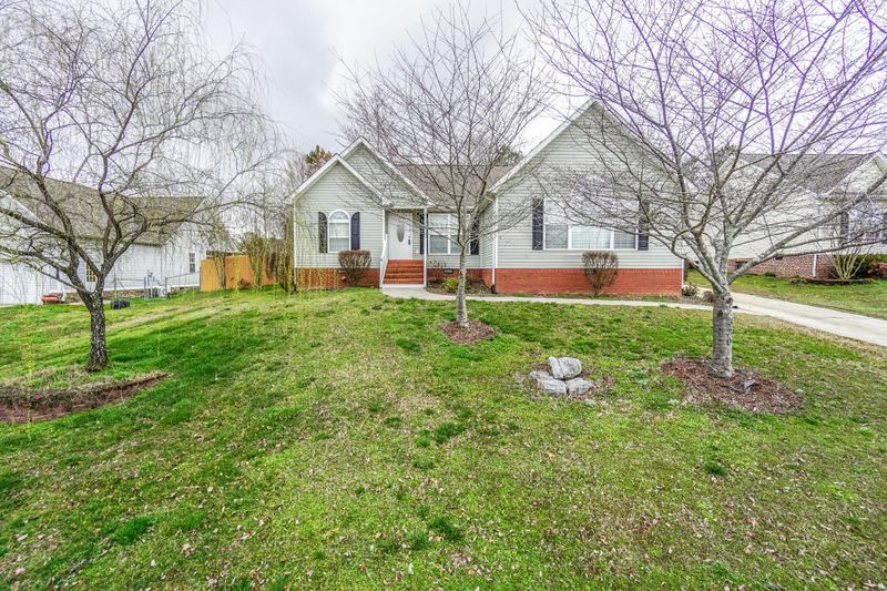 320 J D Dr, Chickamauga, GA 30707