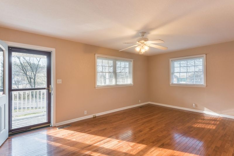 847 Schmitt Rd, Rossville, GA 30741