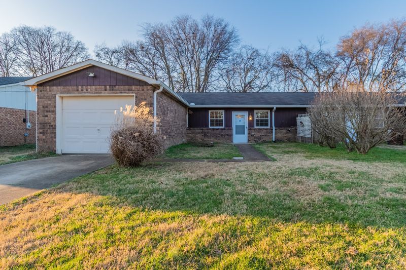 1432 E Cedar Ln, Madison, TN 37115