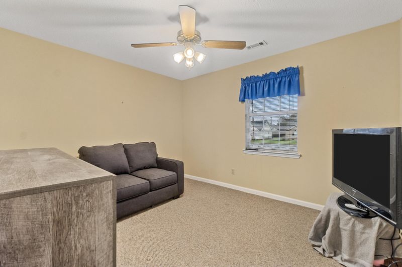 80 Pepper Corn Ln, Rossville, GA 30741