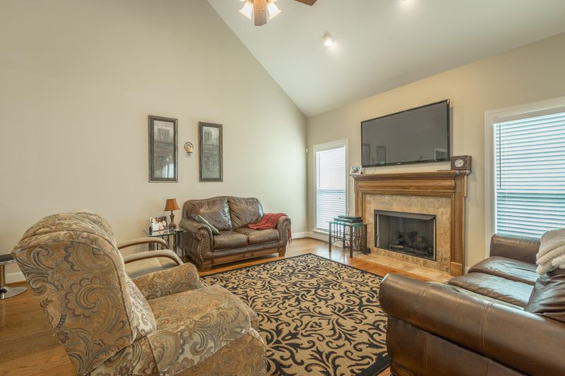 631 Lakeshore Cv, Fort Oglethorpe, GA 30742